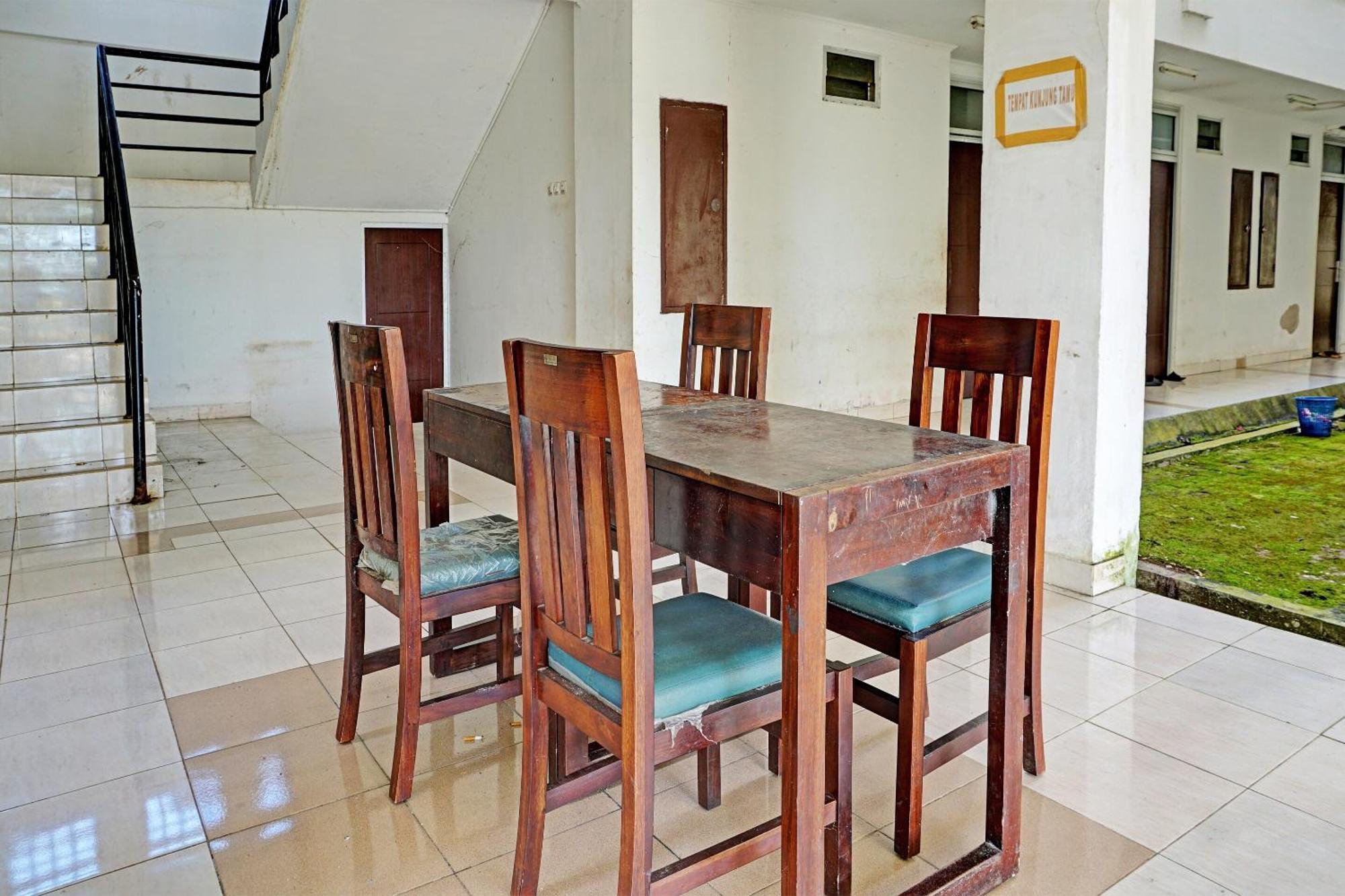 Spot On 92374 Penginapan Rusunawa Malang Exterior foto